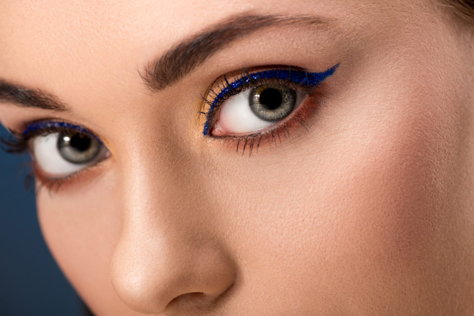 Kaj lahko eyeliner pričara na vašem obrazu?